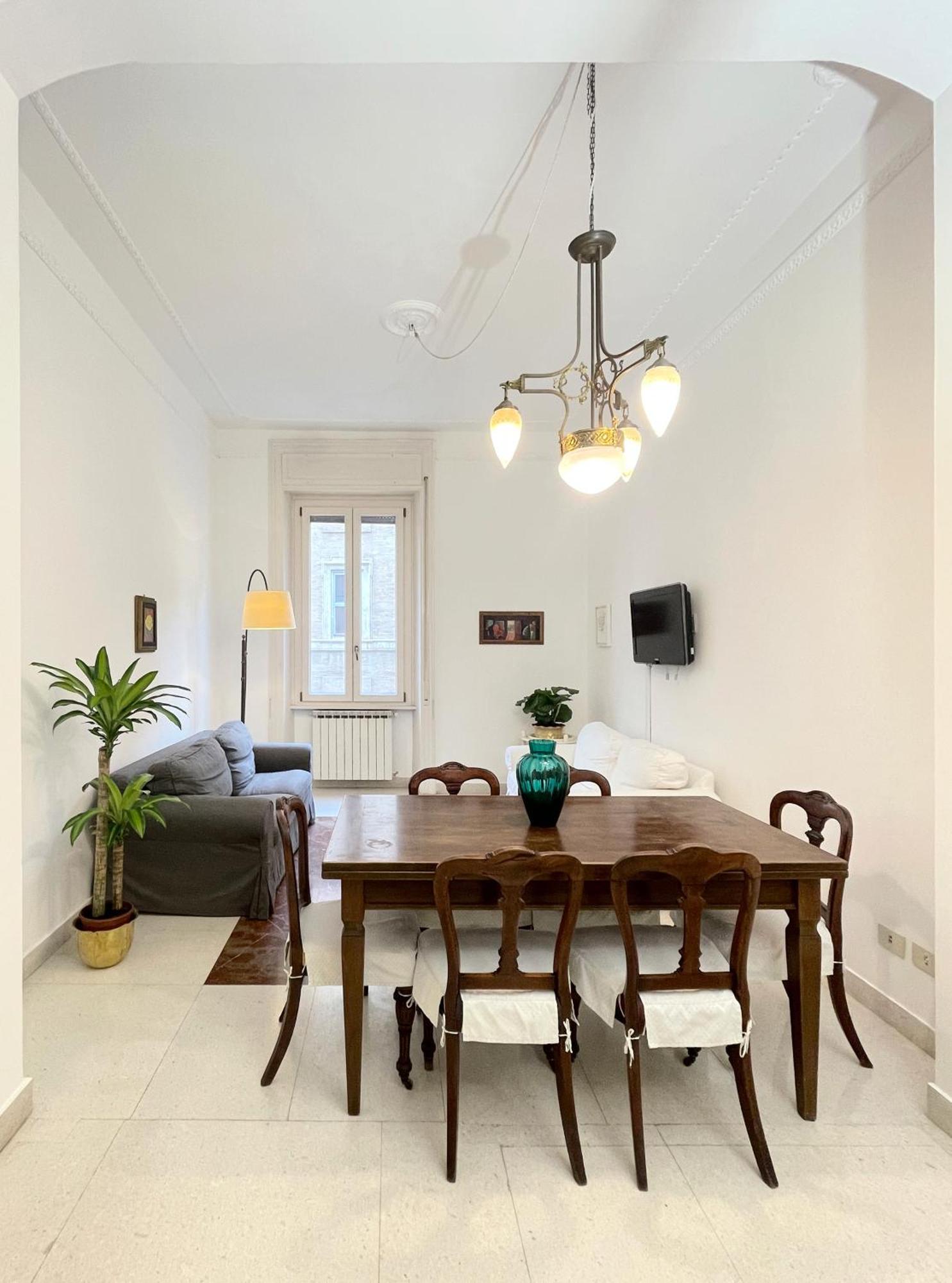 Apartment All'ombra Del Colosseo *